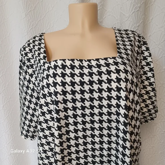 Jessica London Women Size 1X Black and White Houndstooth Blouse - Picture 3 of 12